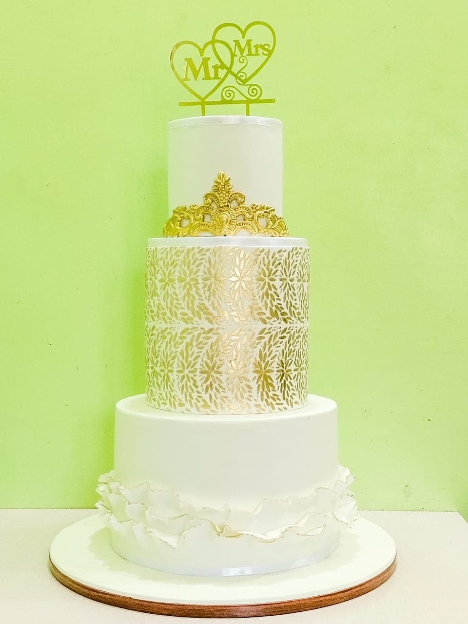 Gold Themed Wedding Cake 